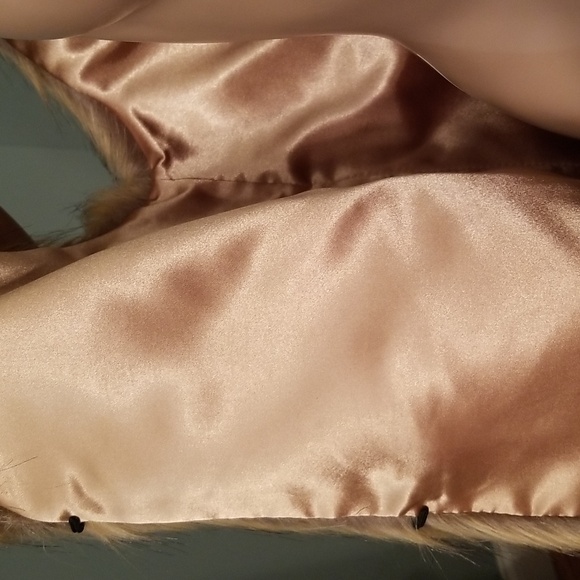 INC Faux Fur Natural Color Vest Size M/L - Picture 6 of 6